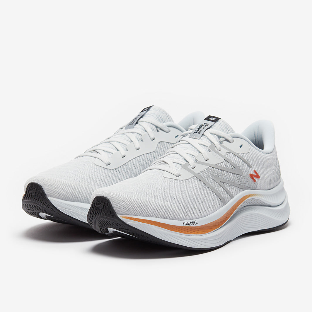 New Balance FuelCell Propel v4
