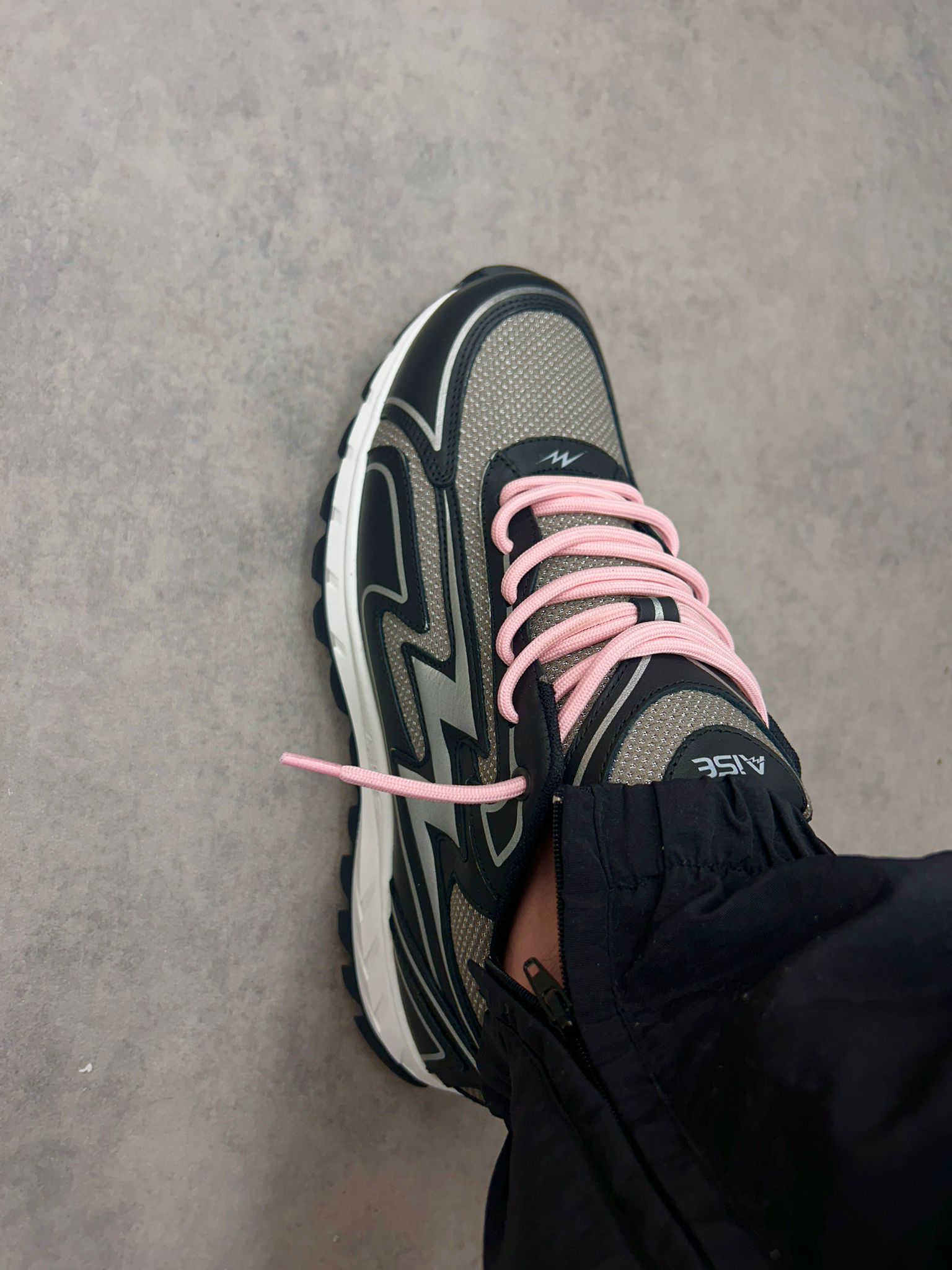 Aise Cosmo Runner Miami Pink
