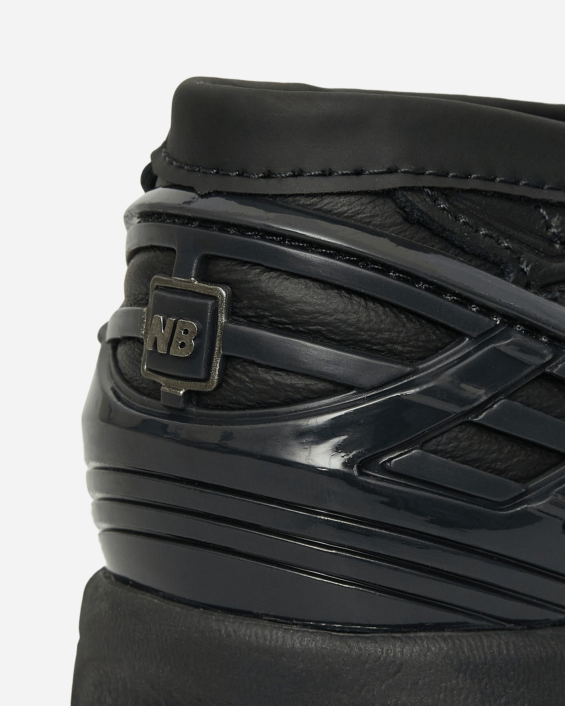 1906L Sneakers Black